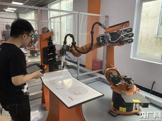 国家特种机器人产品质量监督检验中心(央广记者 张子亚 摄)