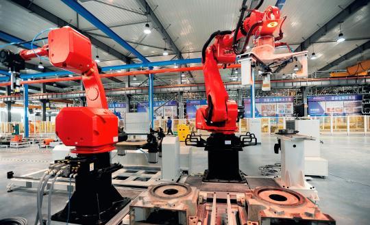 9月17日,调试中的东北首条"机器人制造机器人"生产线